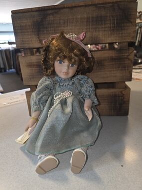 Vintage Collectors Choice Carolyn Musical 11in Porcelain Doll